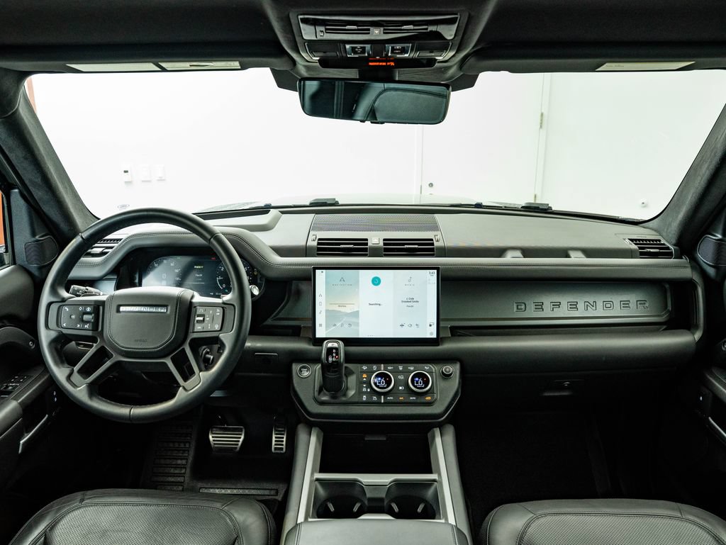 Used 2025 Land Rover Defender 130 V8 AWD/4WD image 4
