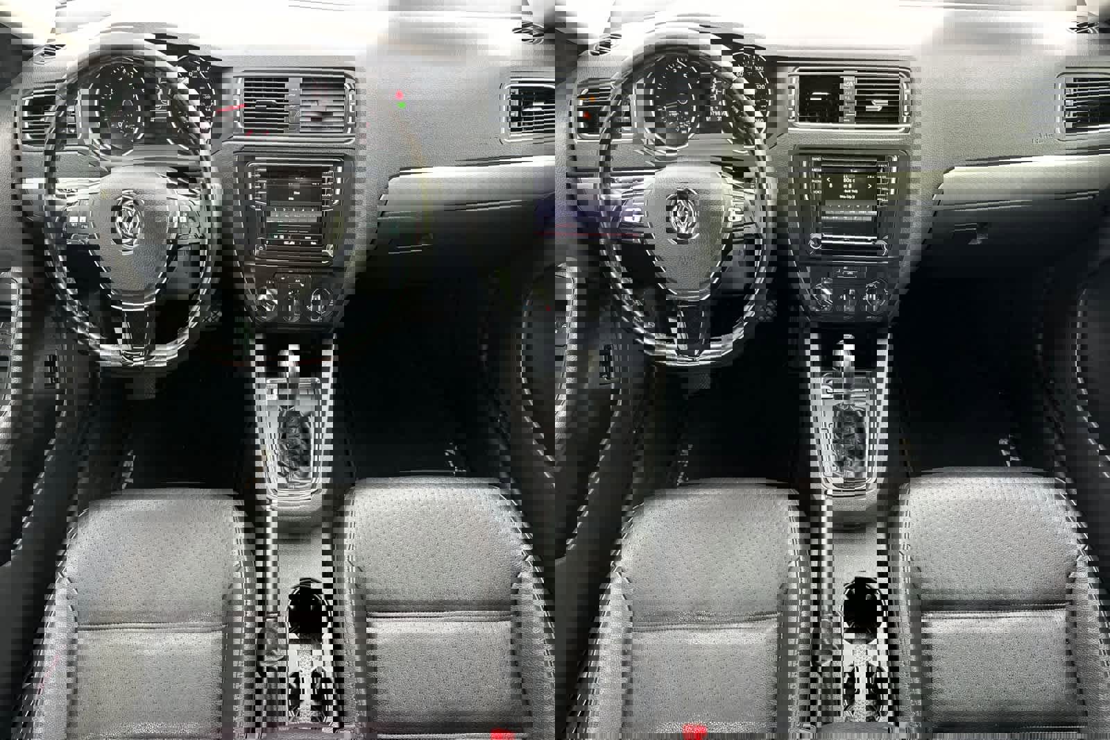 Used 2017 Volkswagen Jetta SE image 3