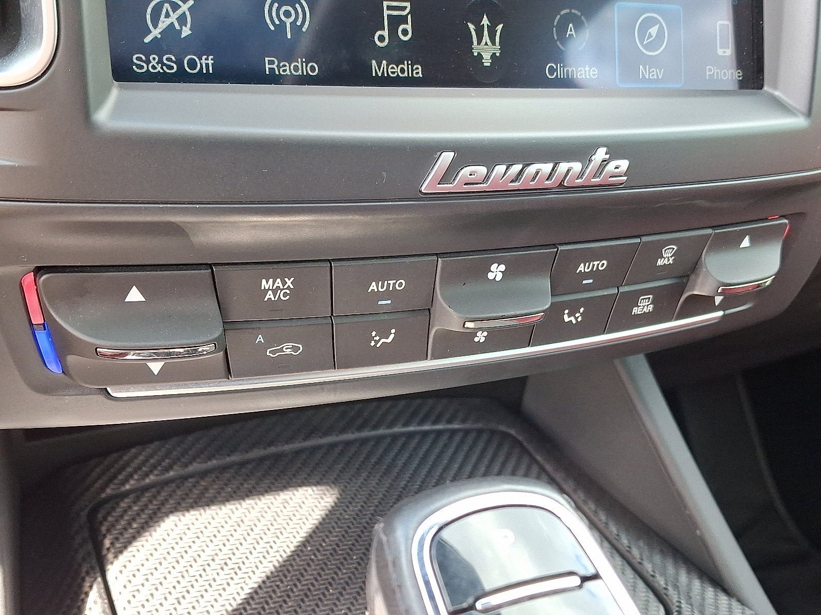 Used 2019 Maserati Levante Trofeo AWD/4WD image 16