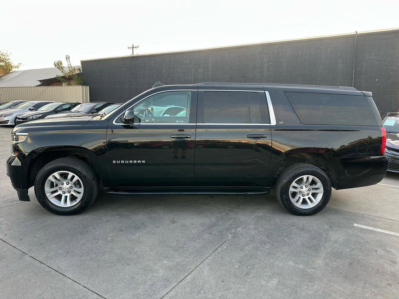 Used 2019 Chevrolet Suburban LT RWD image 4