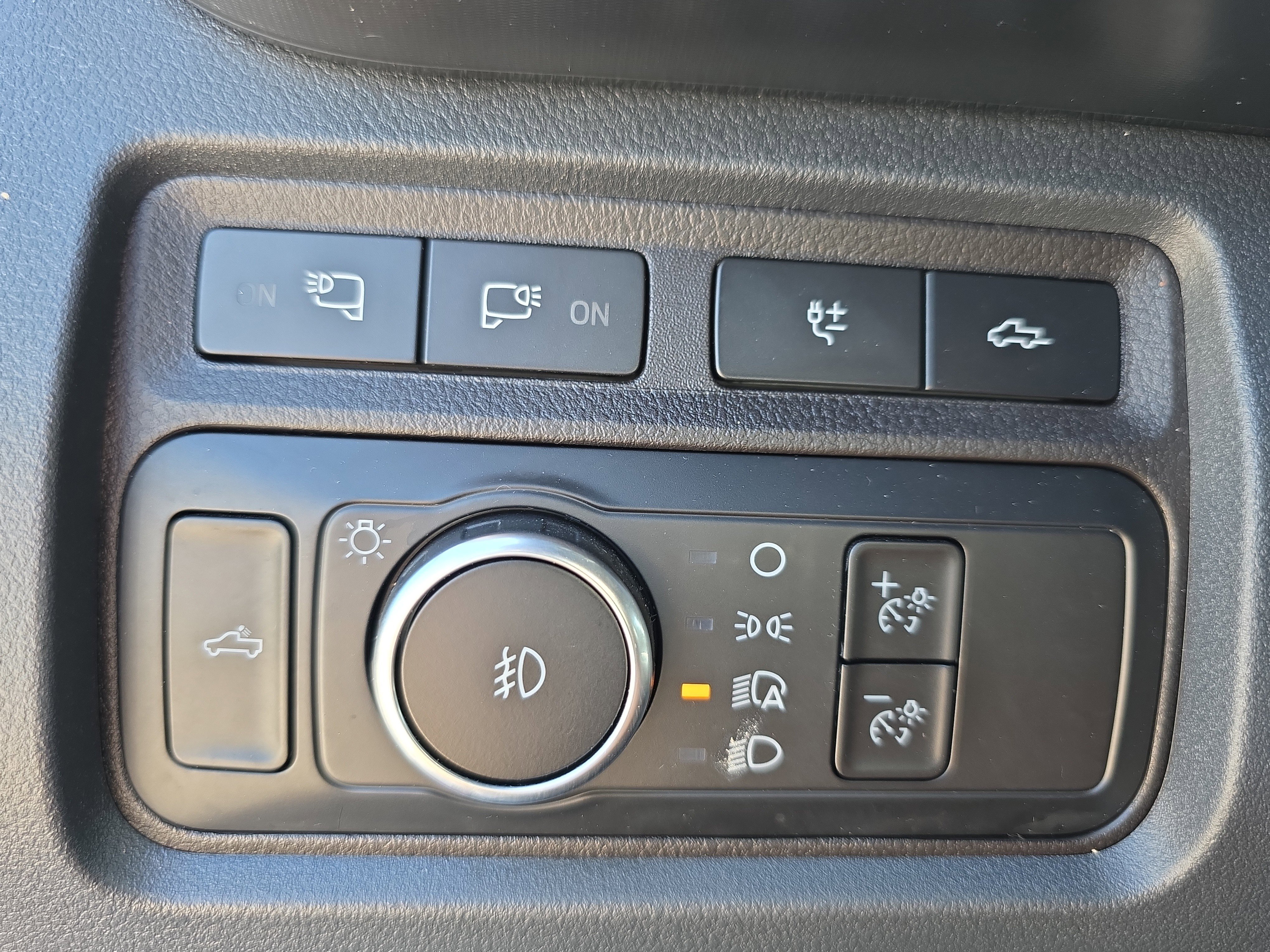 Used 2024 Ford F350 Platinum w/ FX4 Off-Road Package image 24