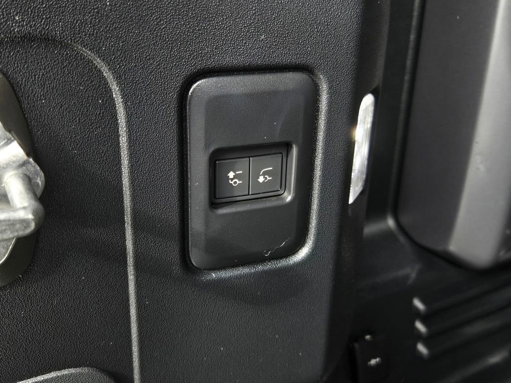 Used 2024 Land Rover Defender 110 X-Dynamic SE image 38