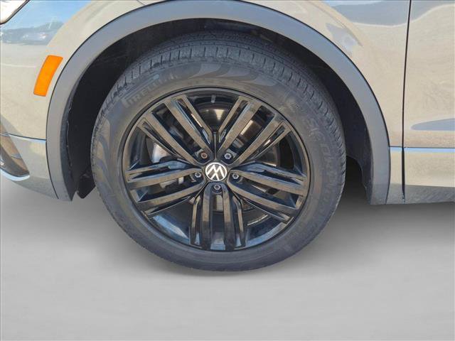 Used 2022 Volkswagen Tiguan SE R-Line AWD/4WD image 26