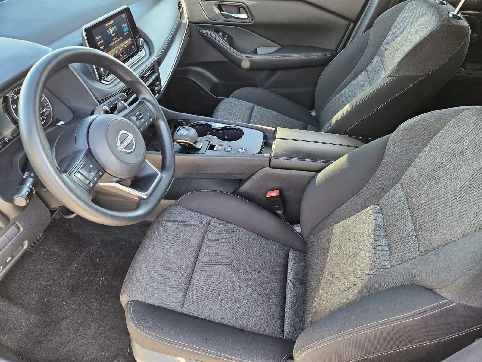 Used 2024 Nissan Rogue SV FWD image 2
