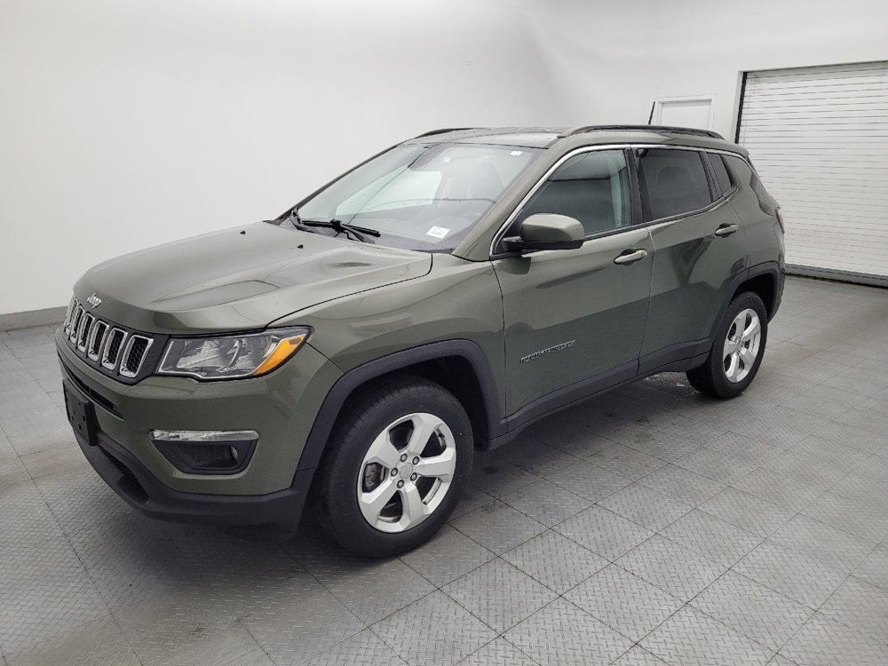 Used 2018 Jeep Compass Latitude w/ Cold Weather Group AWD/4WD image 2