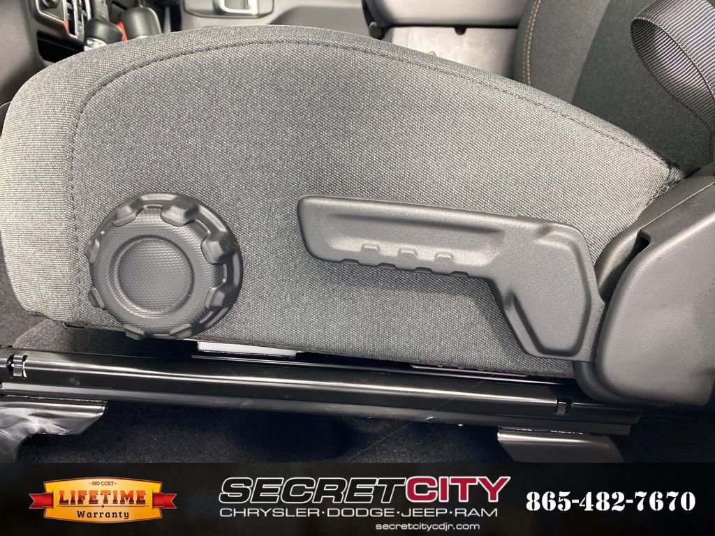 New 2025 Jeep Gladiator Sport image 13