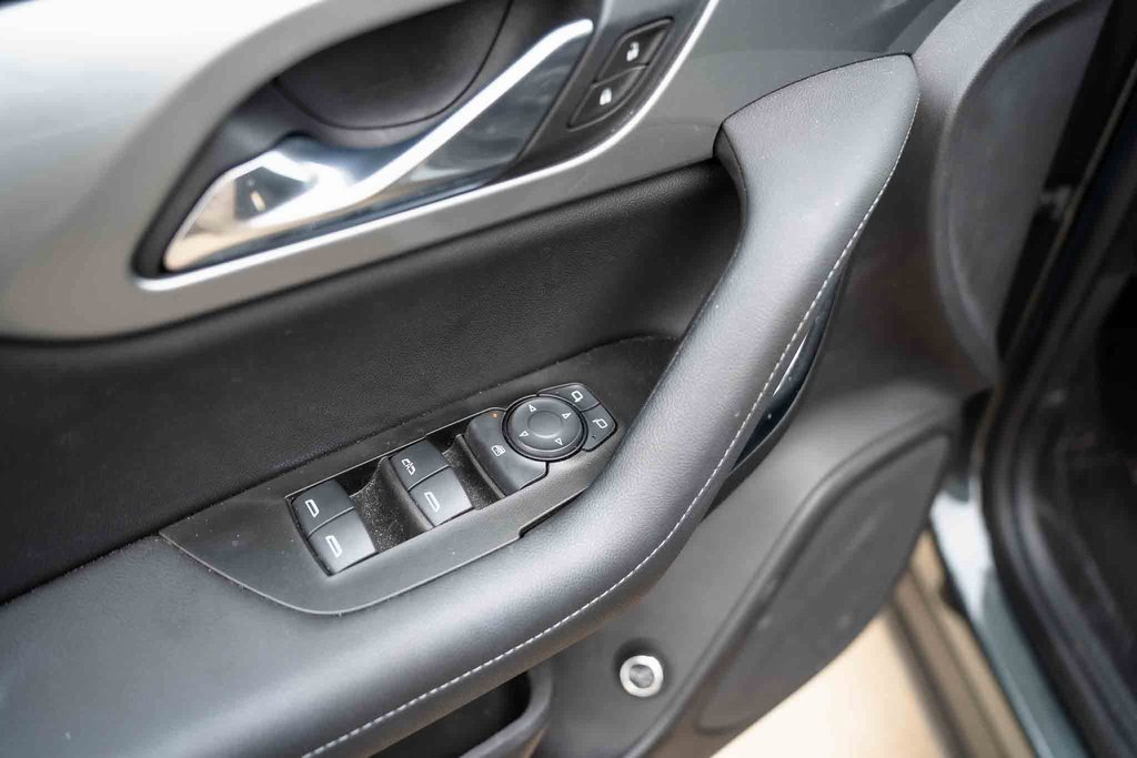 Used 2019 Chevrolet Blazer LT image 12