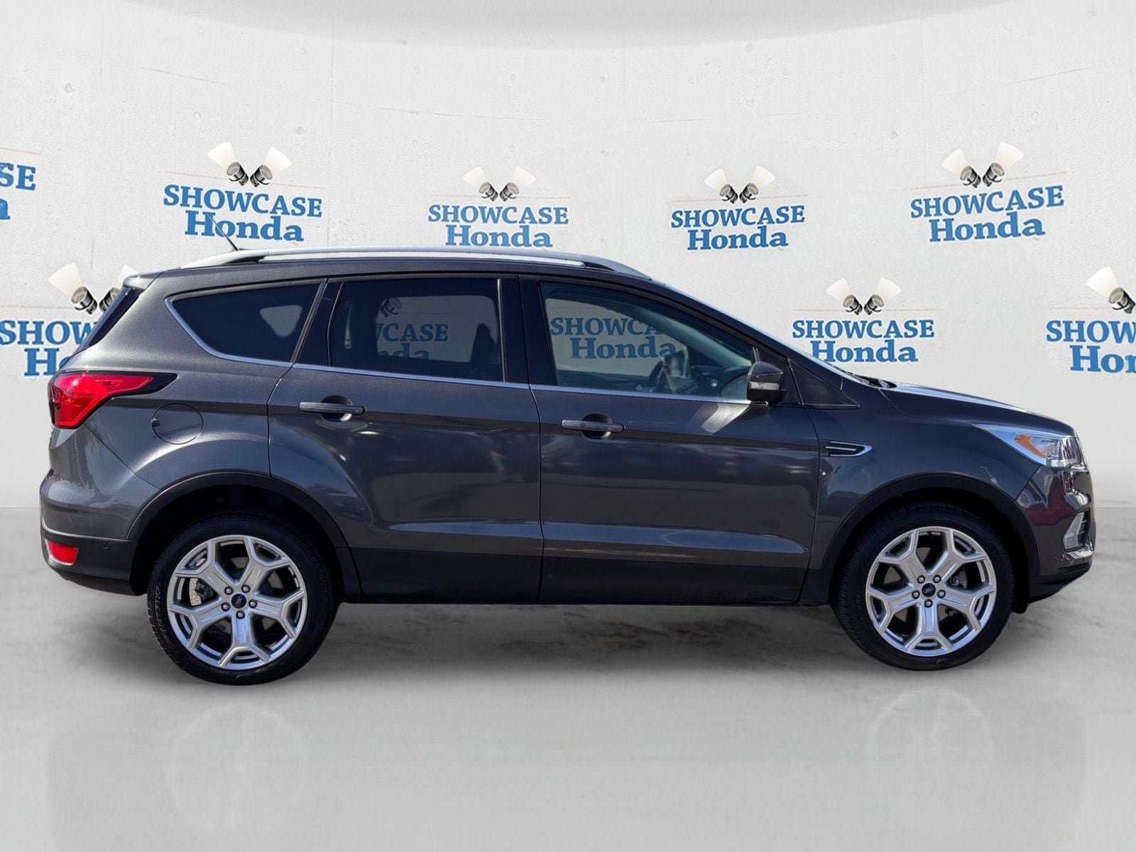 Used 2019 Ford Escape Titanium AWD/4WD image 9
