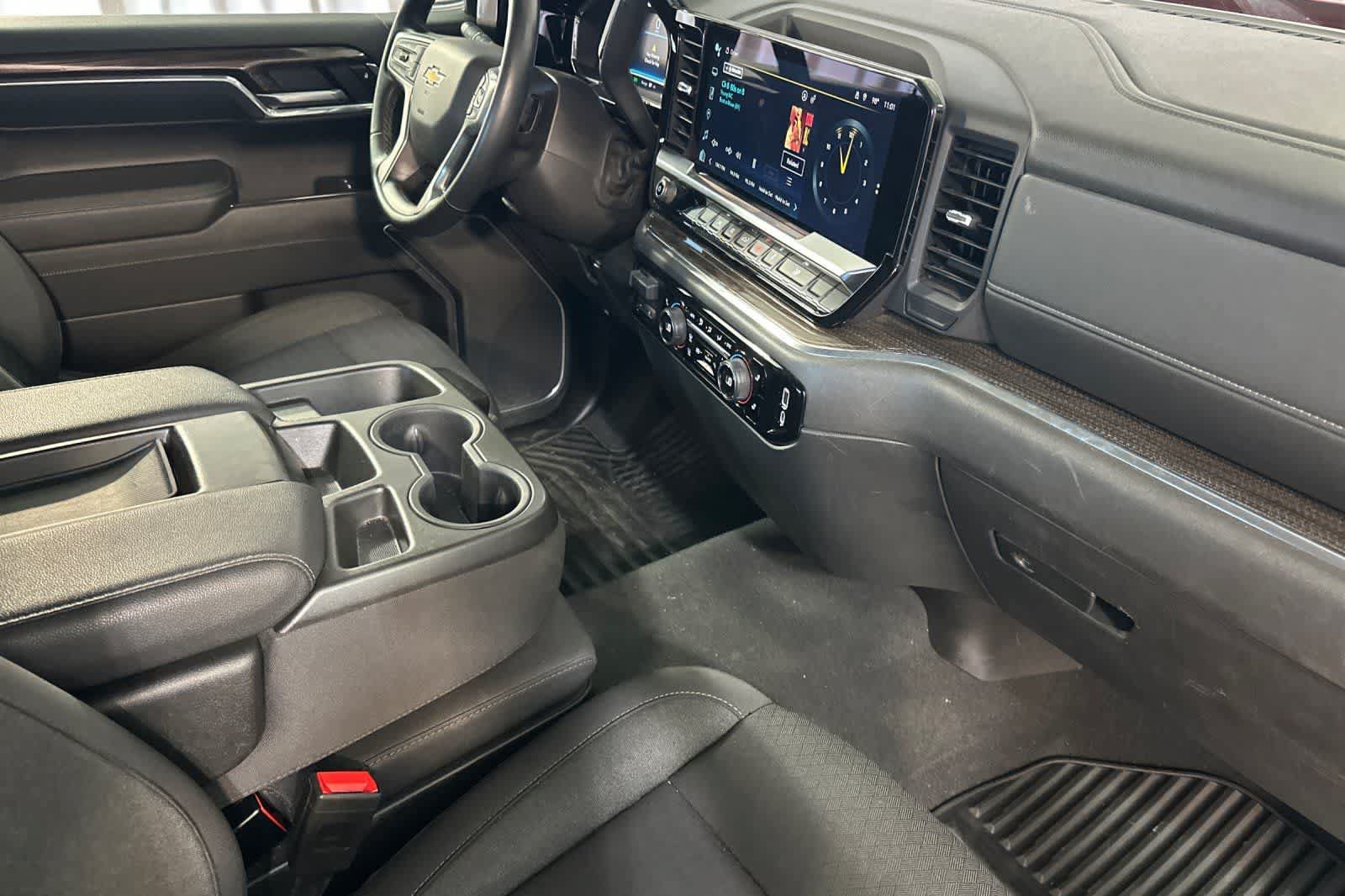 Used 2023 Chevrolet Silverado 1500 LT AWD/4WD image 17