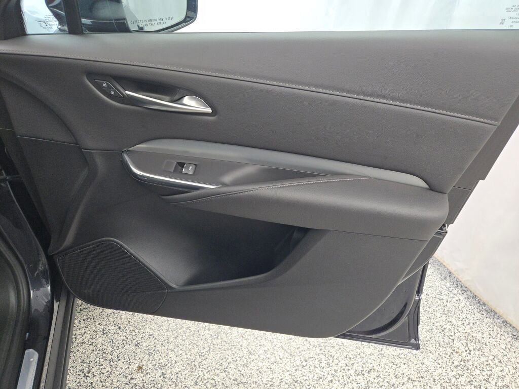 Used 2023 Cadillac XT4 Premium Luxury w/ Technology Package image 6