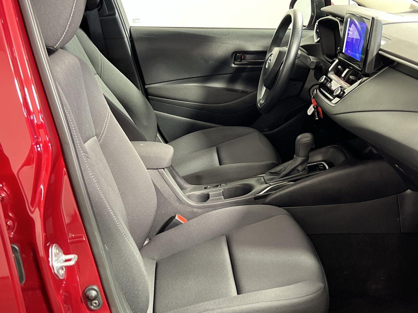 Used 2025 Toyota Corolla LE FWD image 28