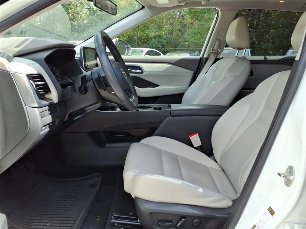 Used 2021 Nissan Rogue SV w/ Premium Package image 11
