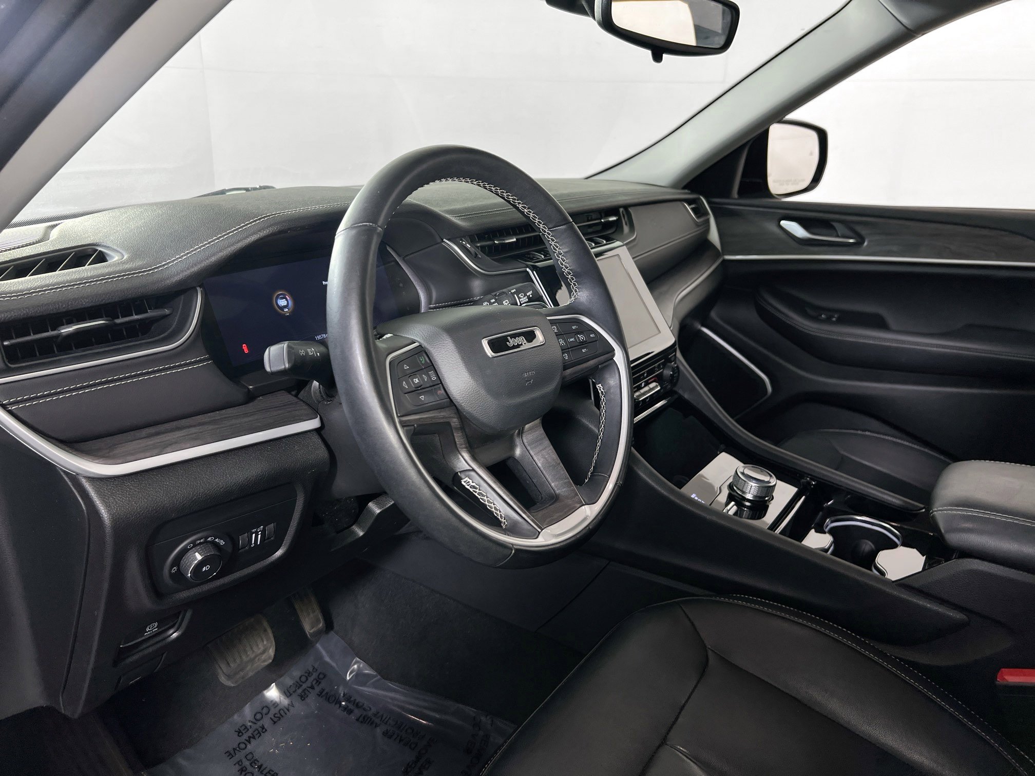 Used 2022 Jeep Grand Cherokee Limited image 9