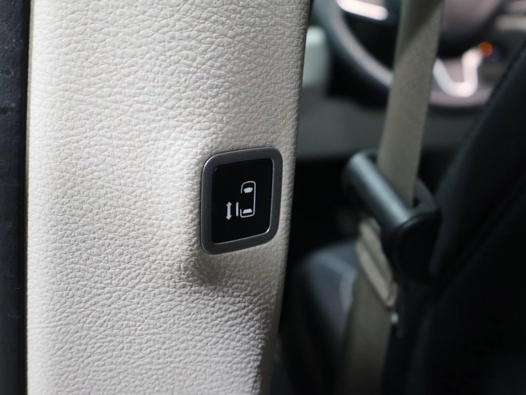 Certified 2024 Chrysler Pacifica Touring-L image 20
