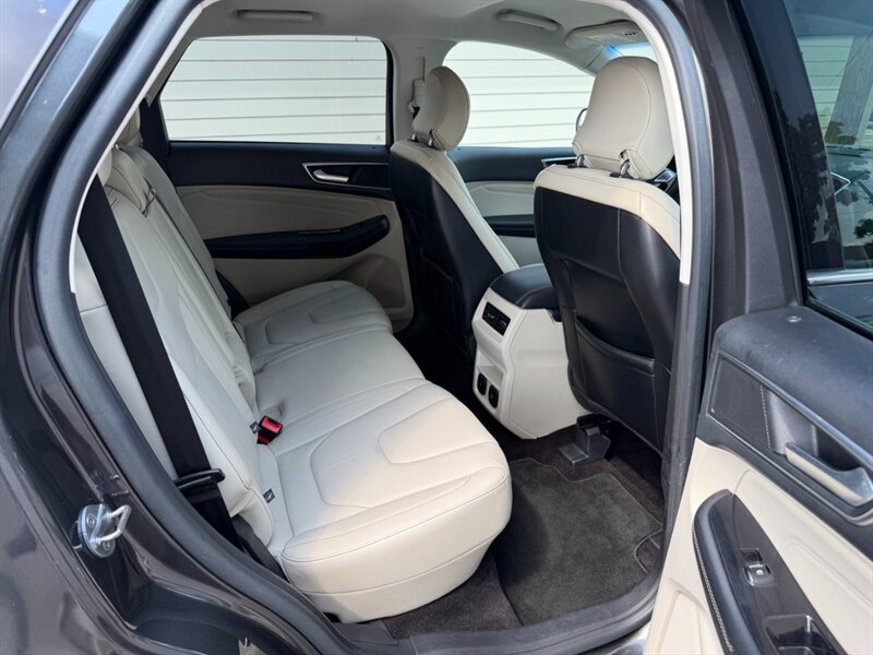 Used 2016 Ford Edge Titanium w/ Technology Package AWD/4WD image 26