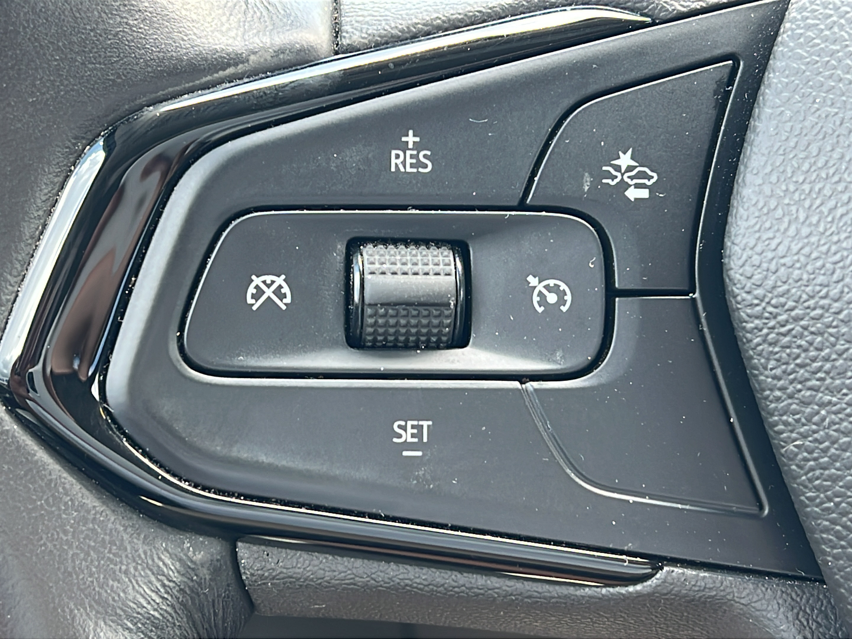 Used 2022 Chevrolet Bolt EUV LT w/ Convenience Package FWD image 19