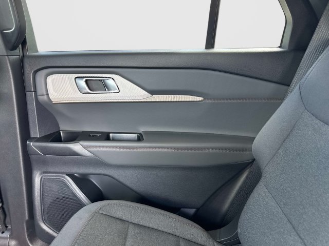 New 2027 Ford Explorer Active RWD image 16