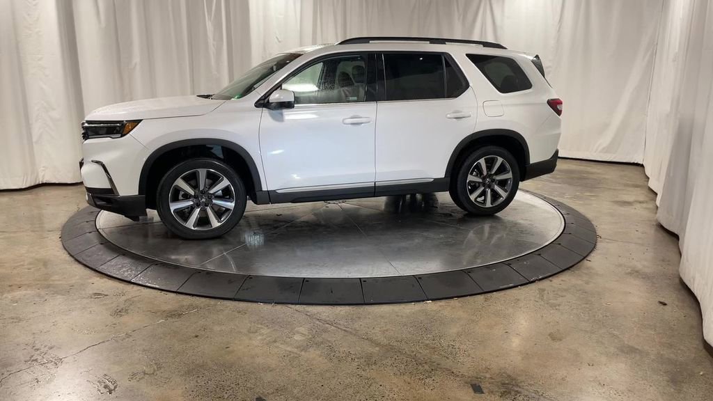 Used 2023 Honda Pilot Touring image 6