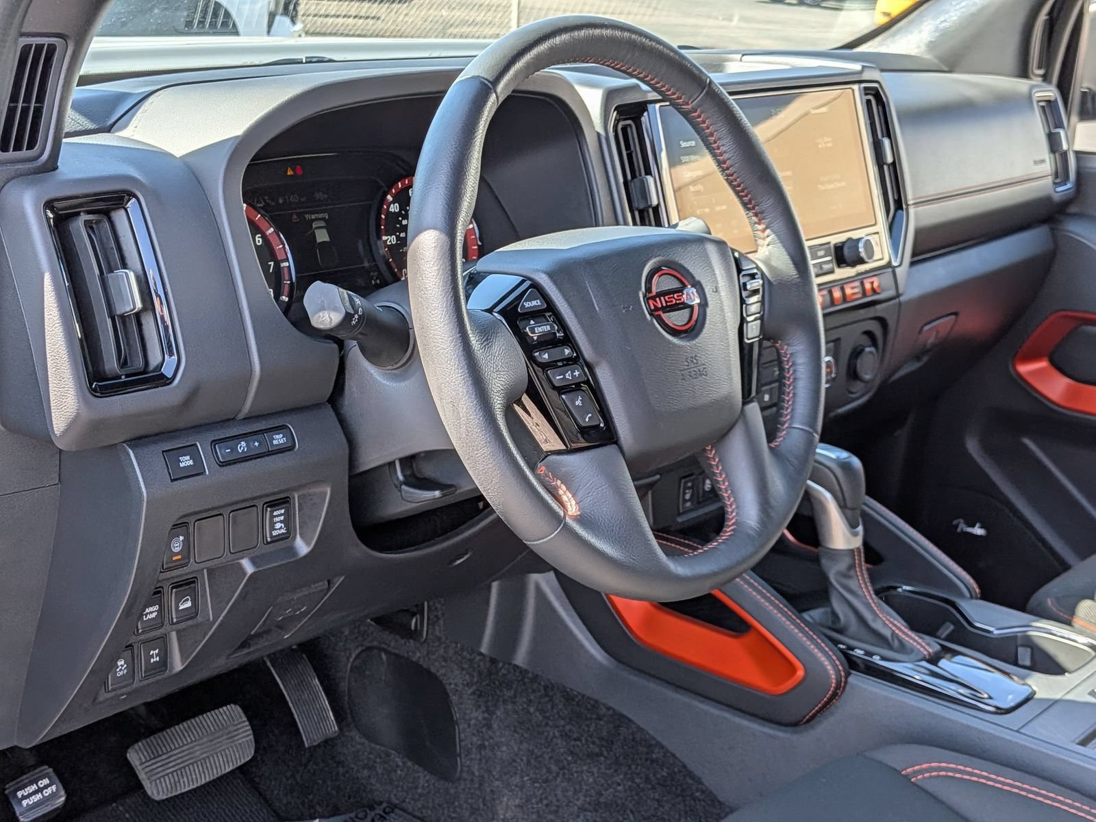 Used 2025 Nissan Frontier PRO-4X w/ Pro Convenience Package AWD/4WD image 12