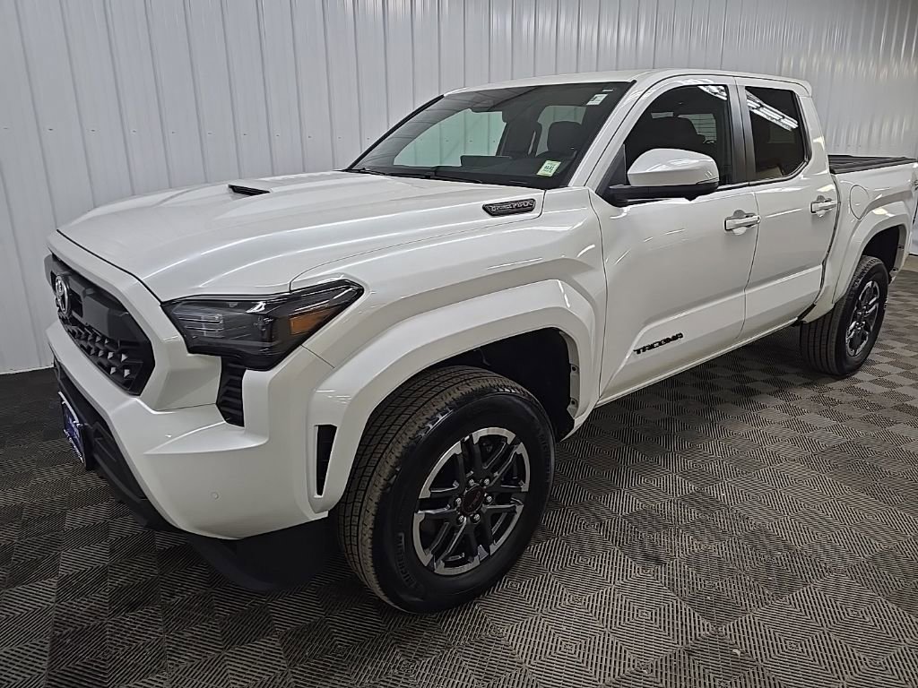 Used 2024 Toyota Tacoma TRD Sport w/ TRD Sport Premium Package AWD/4WD image 8