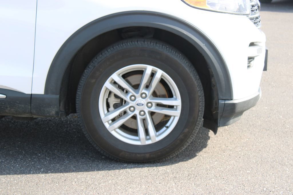 Used 2023 Ford Explorer XLT w/ Equipment Group 202A AWD/4WD image 12