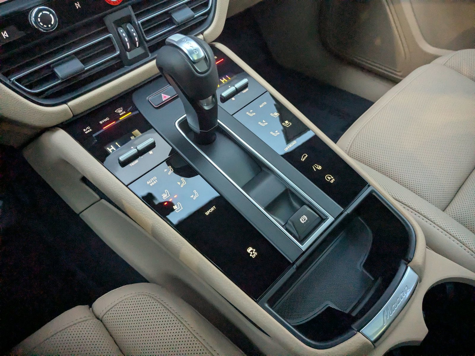 Certified 2026 Porsche Macan AWD/4WD image 21