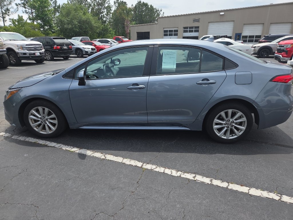 Used 2023 Toyota Corolla LE w/ LE Convenience Package FWD image 3