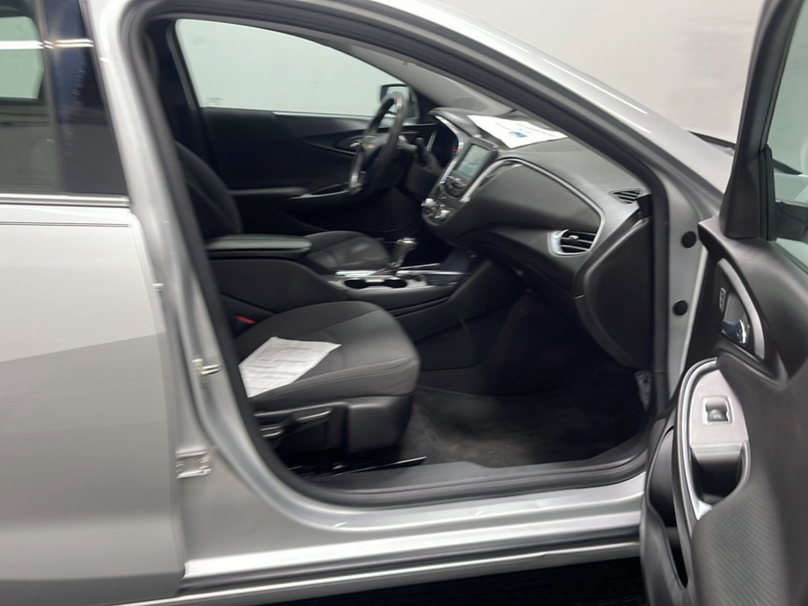 Used 2018 Chevrolet Malibu LT FWD image 20