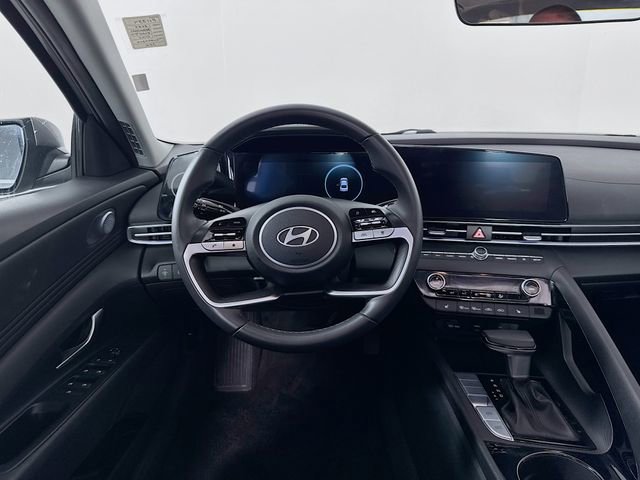 Used 2025 Hyundai Elantra SEL FWD image 24