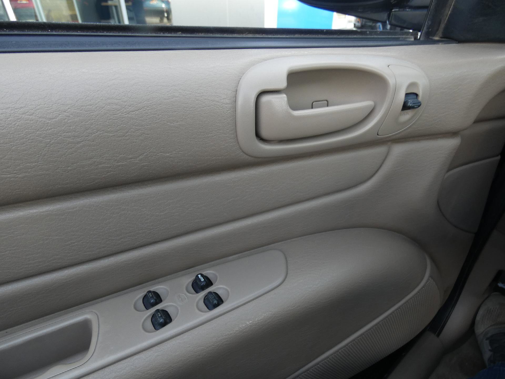 Used 2004 Chrysler Sebring LXi w/ Electronics Convenience Group image 18