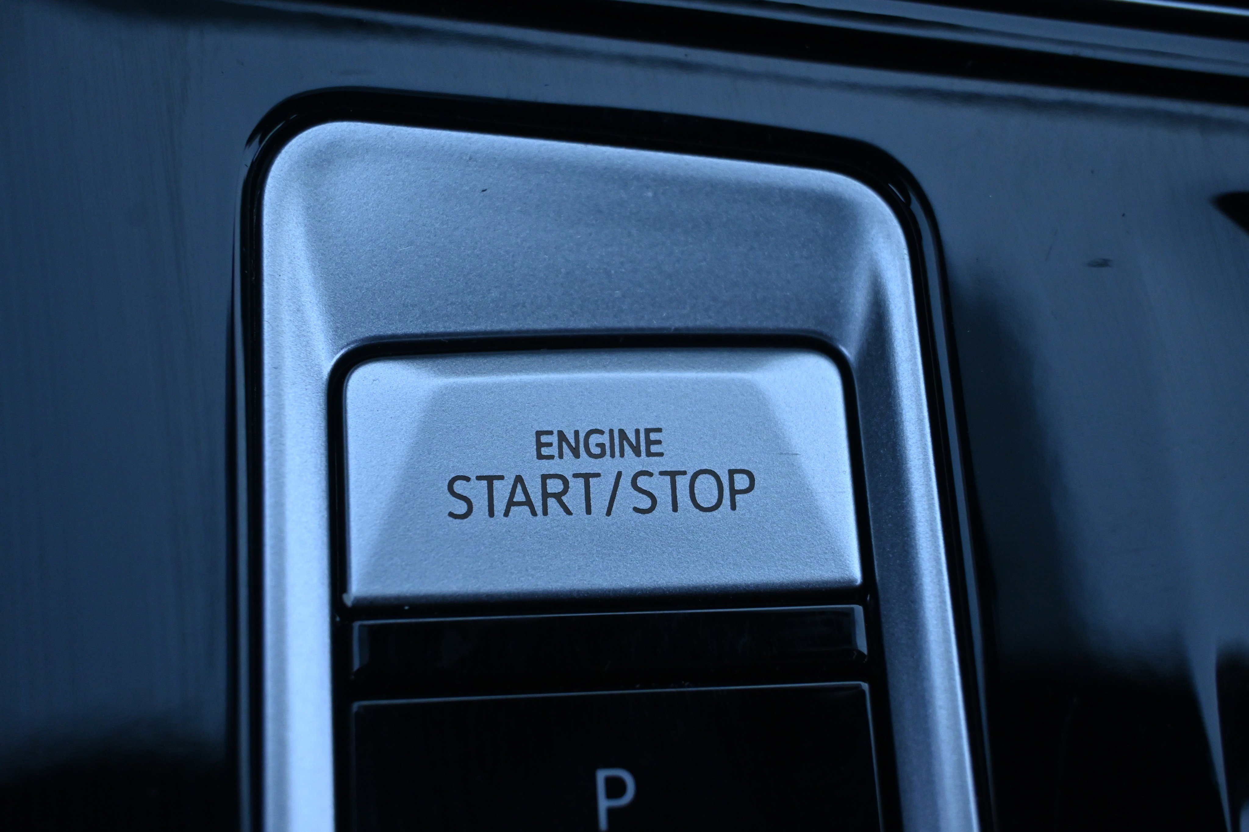 Used 2025 Volkswagen Atlas Cross Sport SE image 32