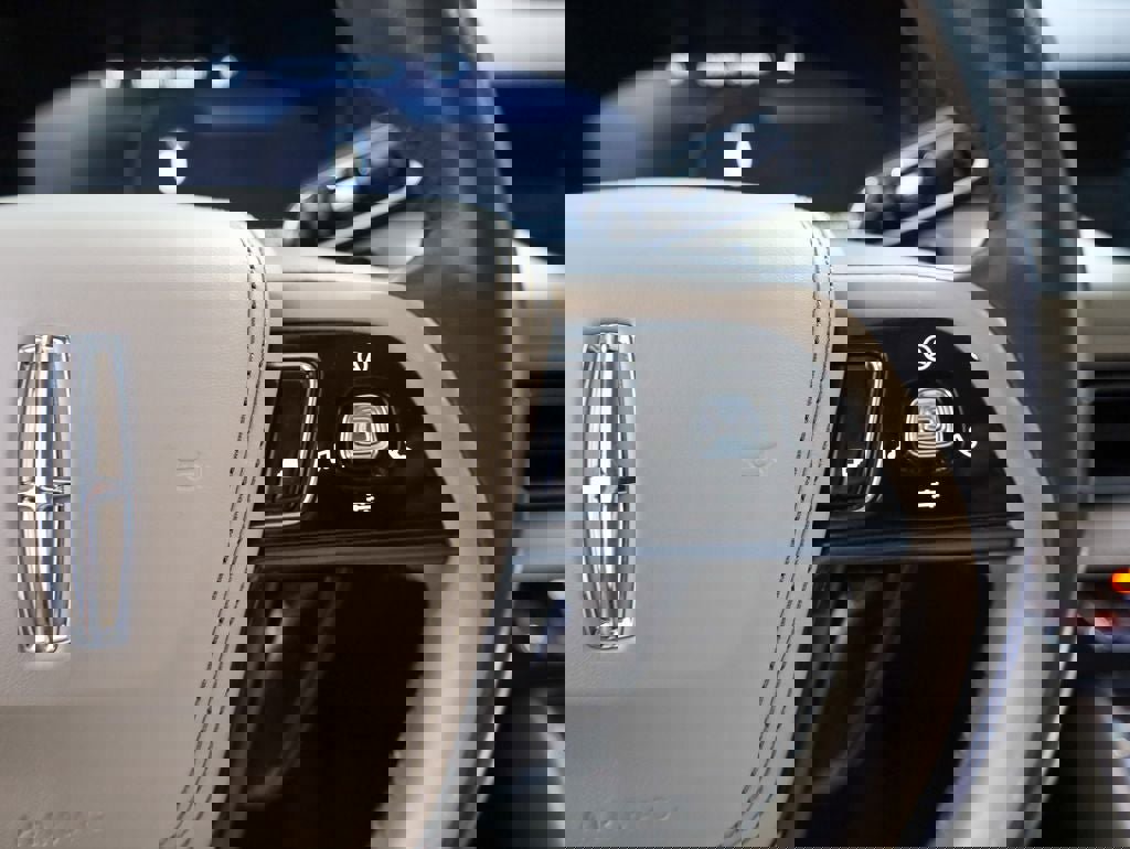 Used 2020 Lincoln Aviator Reserve image 25