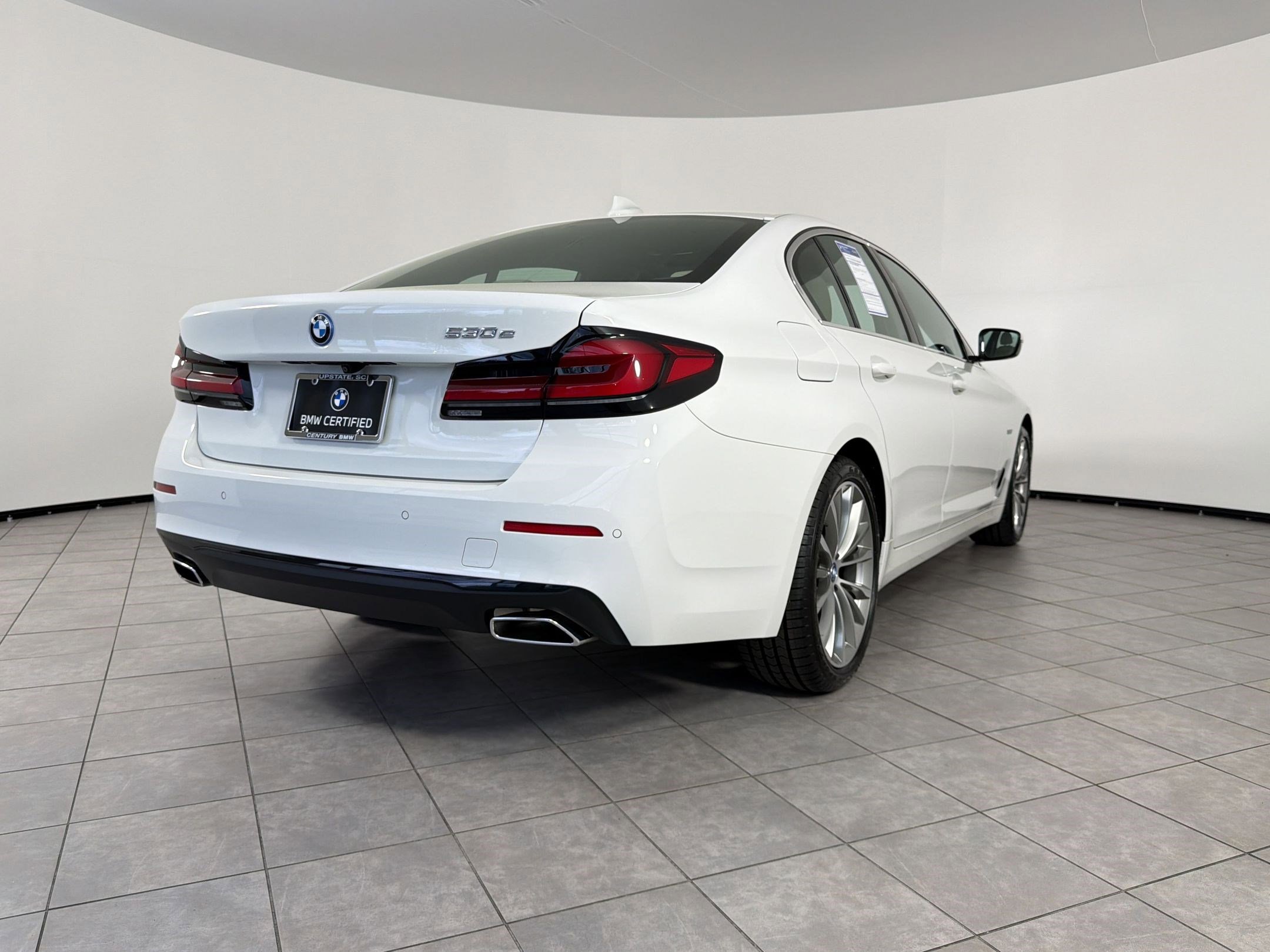 Certified 2023 BMW 530e w/ Premium Package image 9