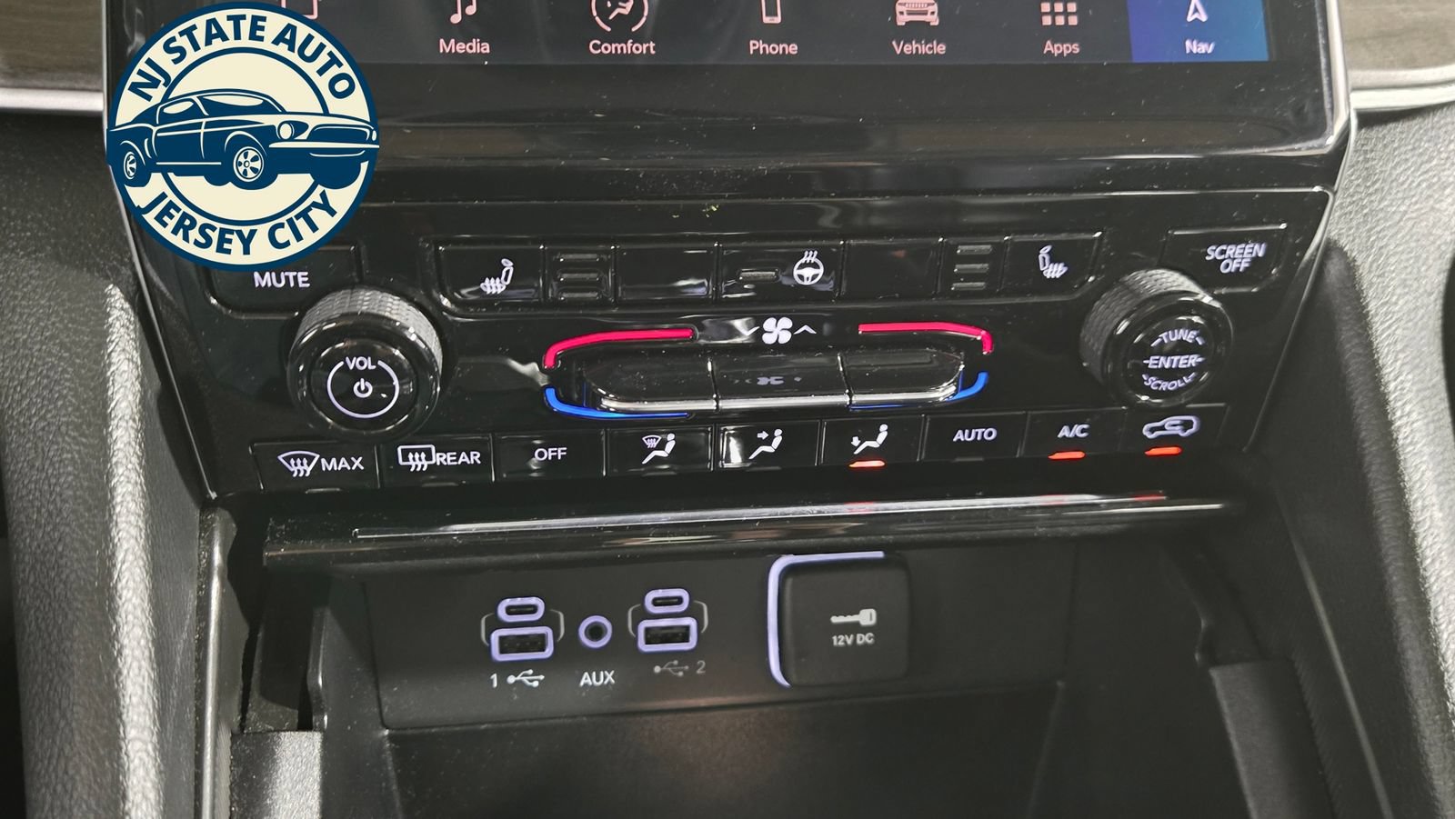 Used 2024 Jeep Grand Cherokee Limited AWD/4WD image 17