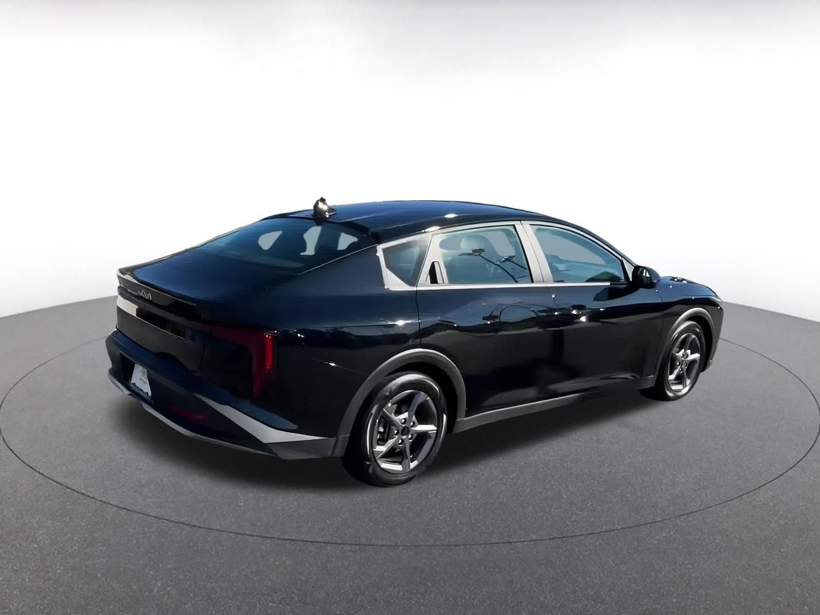 Used 2025 Kia K4 LXS image 15