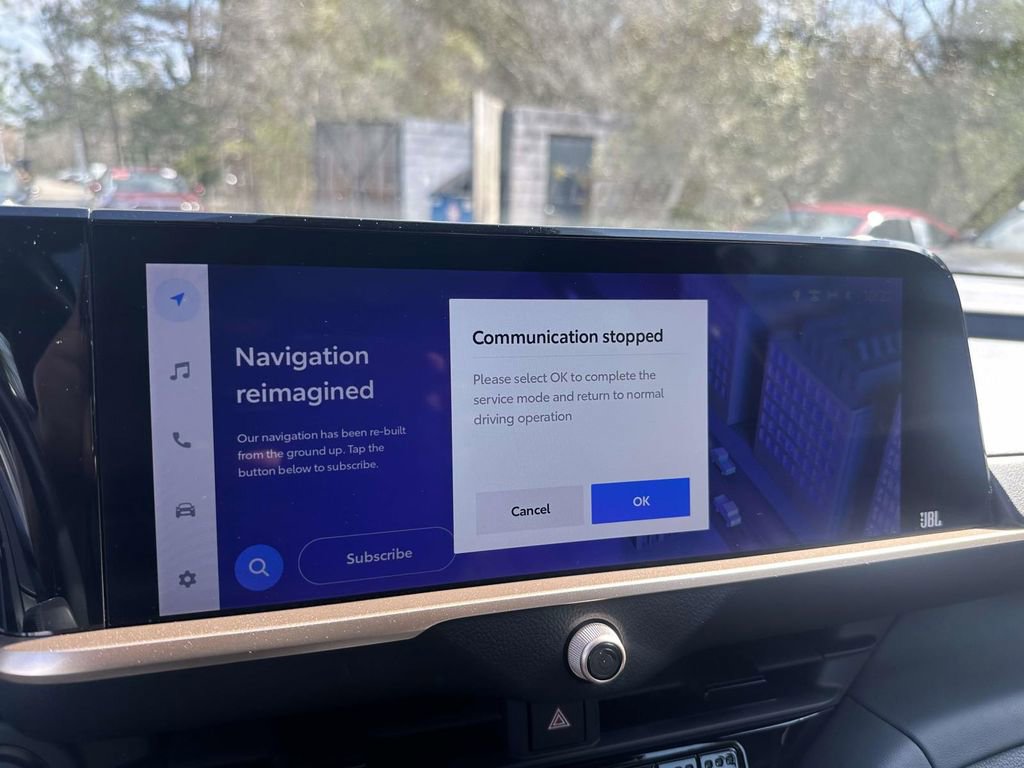 Used 2023 Toyota Crown Limited image 25