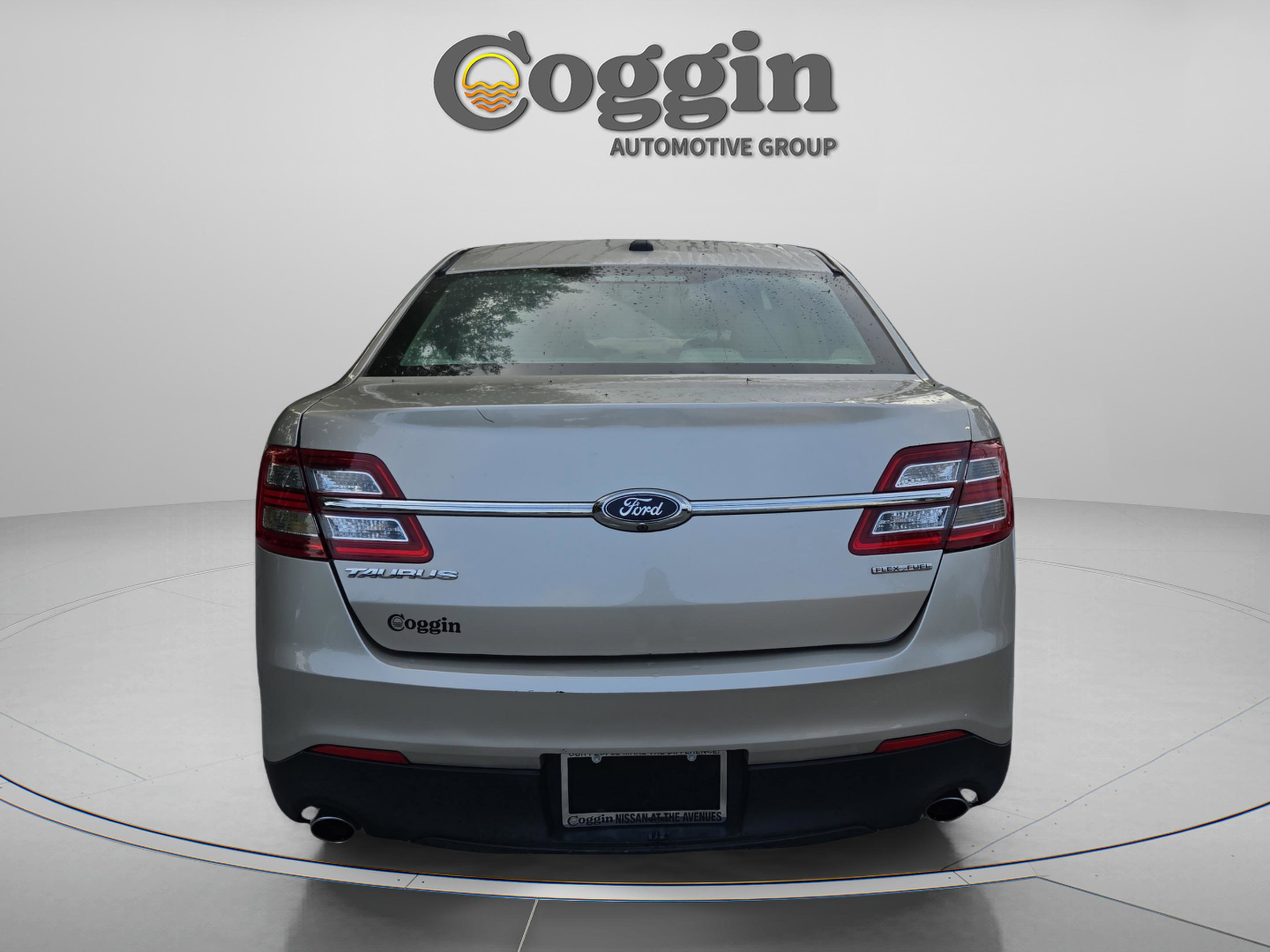 Used 2018 Ford Taurus SE image 4