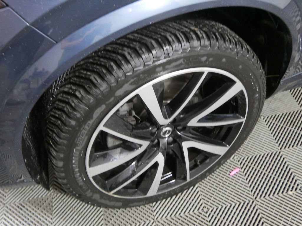 Used 2021 Volvo XC90 T6 Momentum w/ Climate Package AWD/4WD image 11