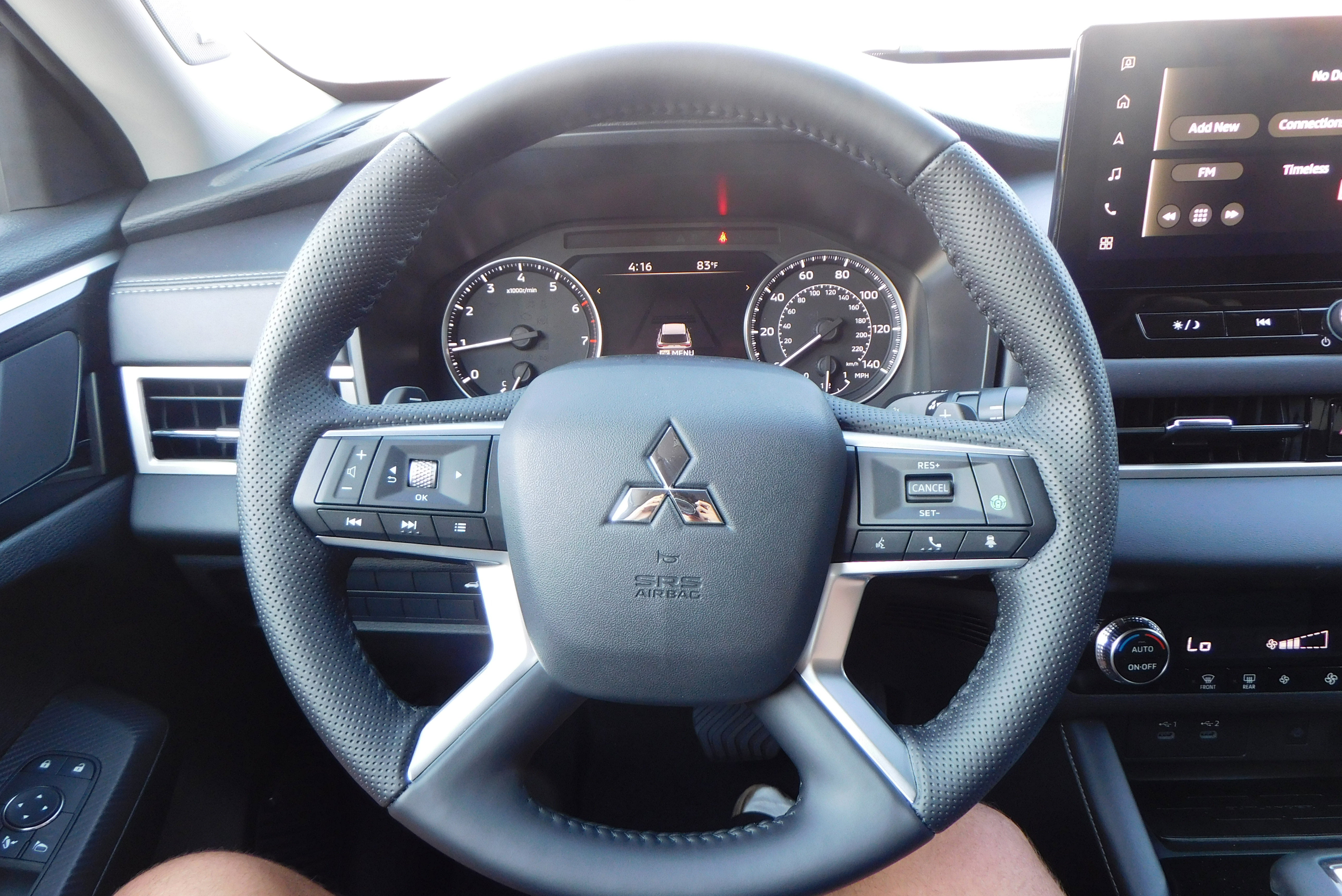 New 2025 Mitsubishi Outlander SE image 12