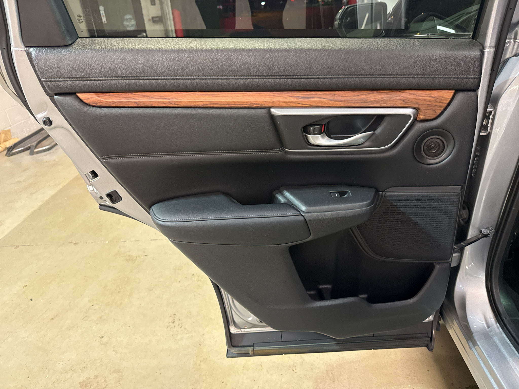 Used 2017 Honda CR-V Touring image 31