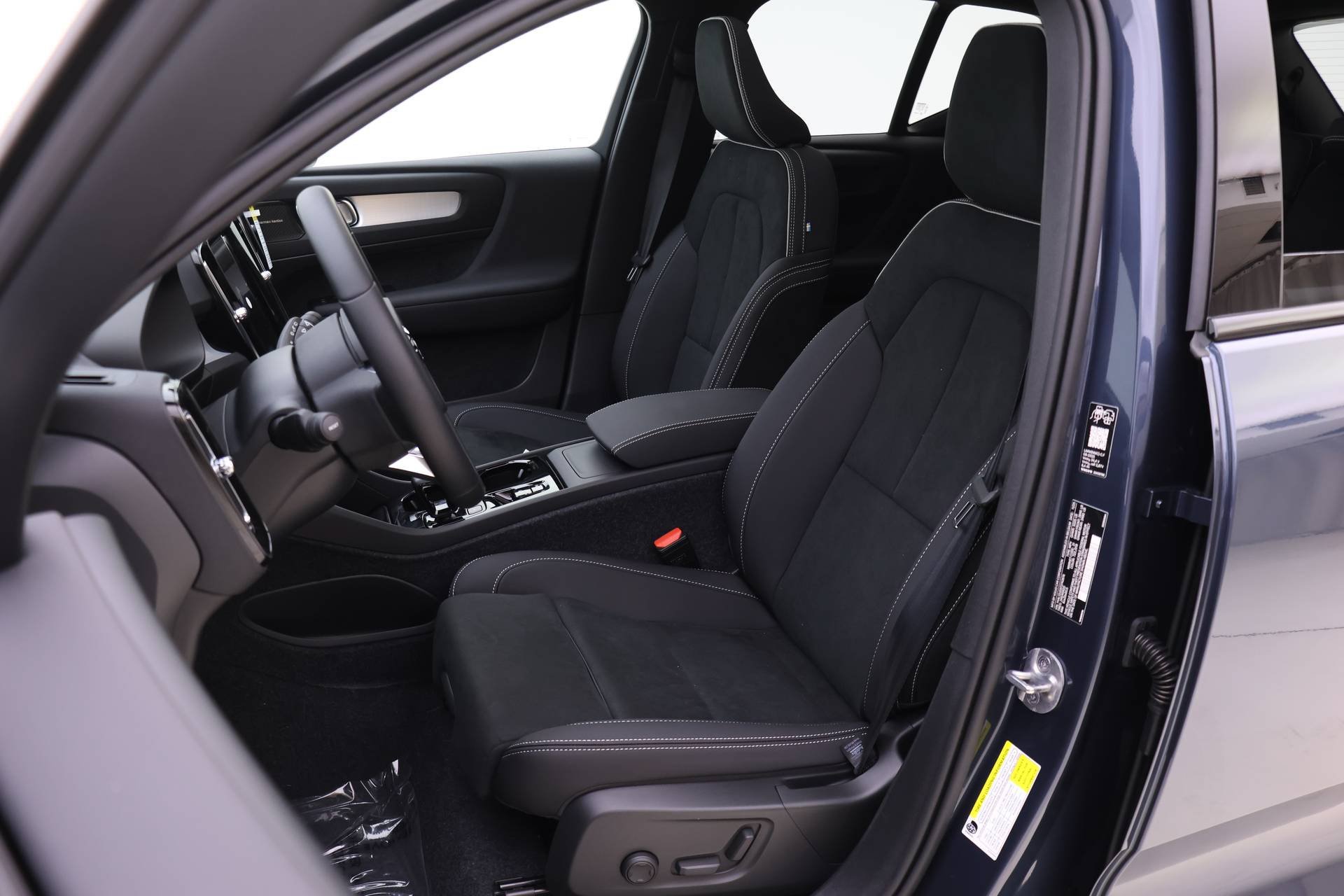 New 2026 Volvo XC40 B5 Ultra w/ Protection Package Premier AWD/4WD image 7