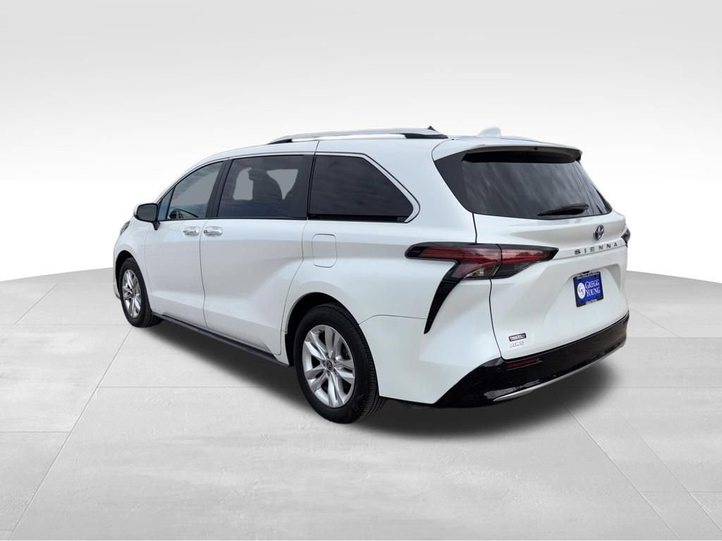 Used 2023 Toyota Sienna Limited AWD/4WD image 11