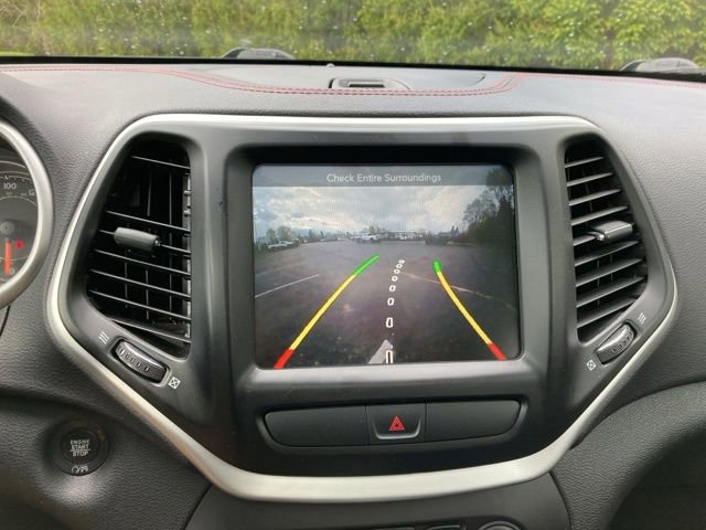 Used 2018 Jeep Cherokee Trailhawk w/ Comfort & Convenience Group AWD/4WD image 31