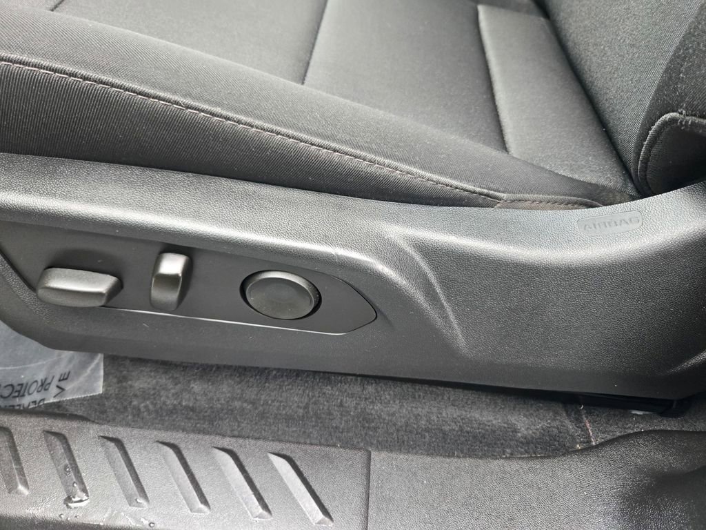 Used 2023 Chevrolet Colorado Trail Boss w/ Technology Package image 11