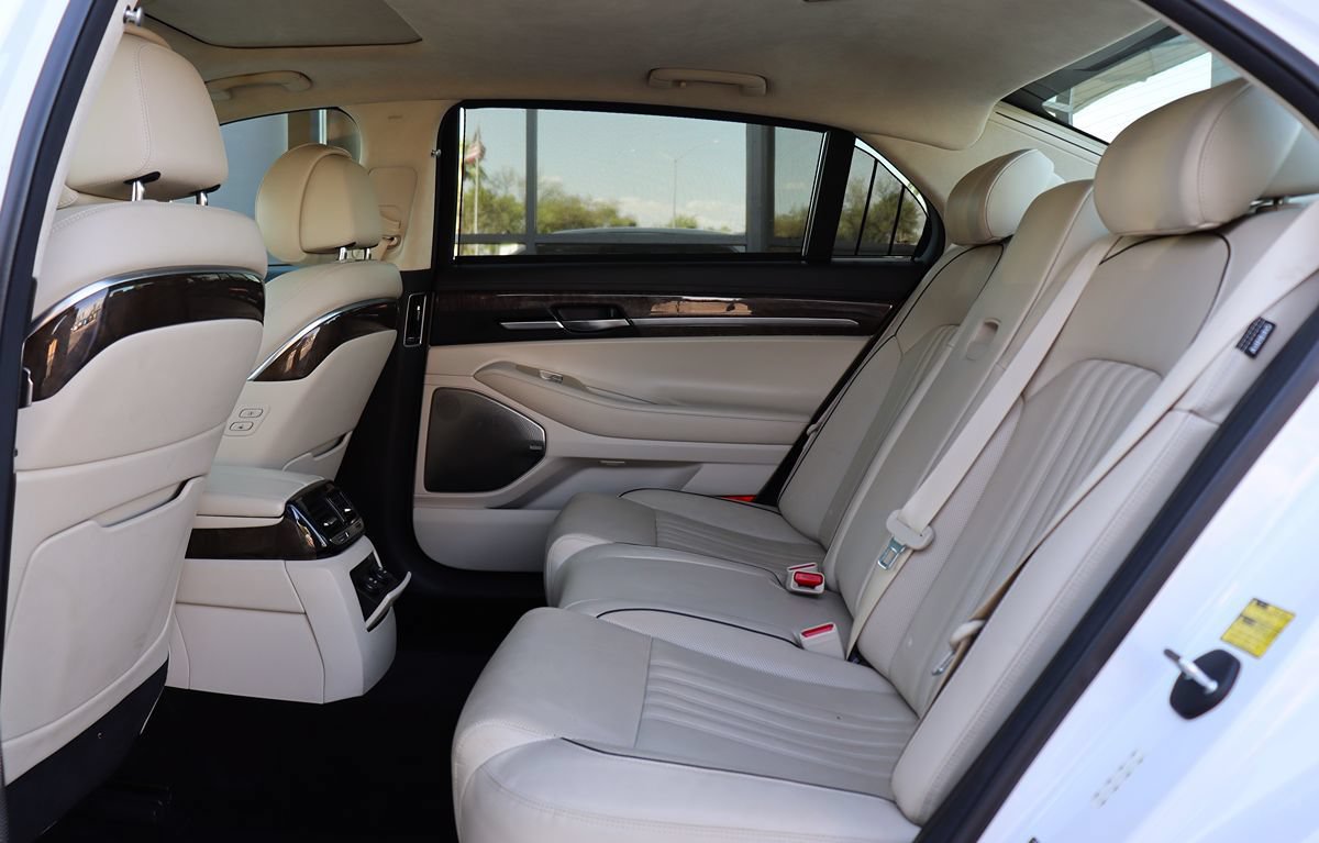 Used 2017 Genesis G90 3.3T Premium RWD image 31