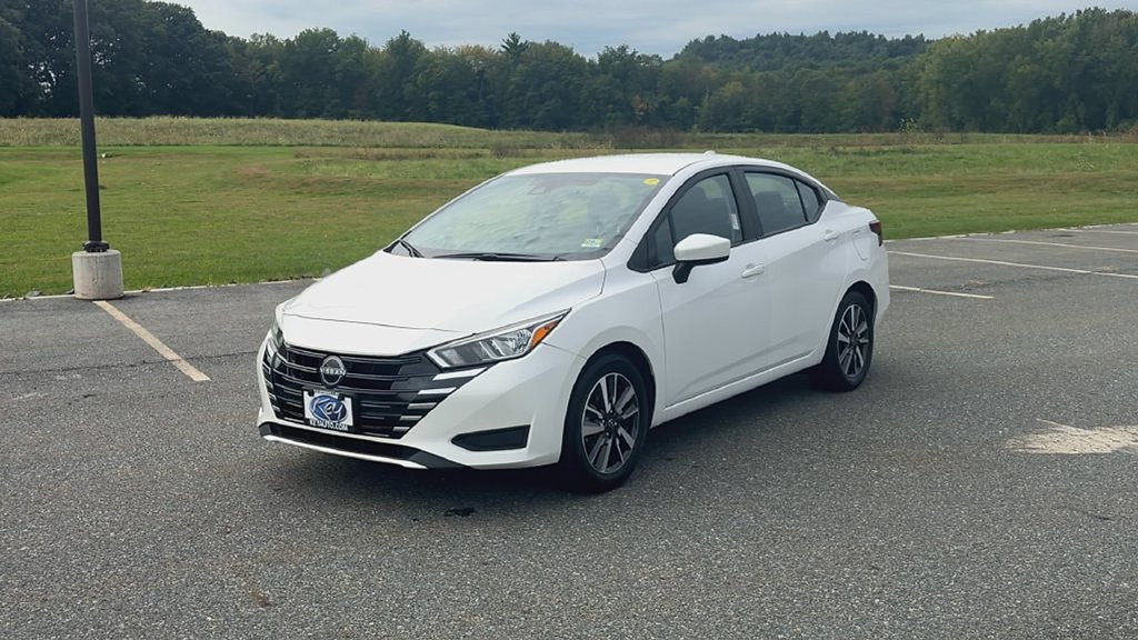Used 2024 Nissan Versa SV FWD image 4