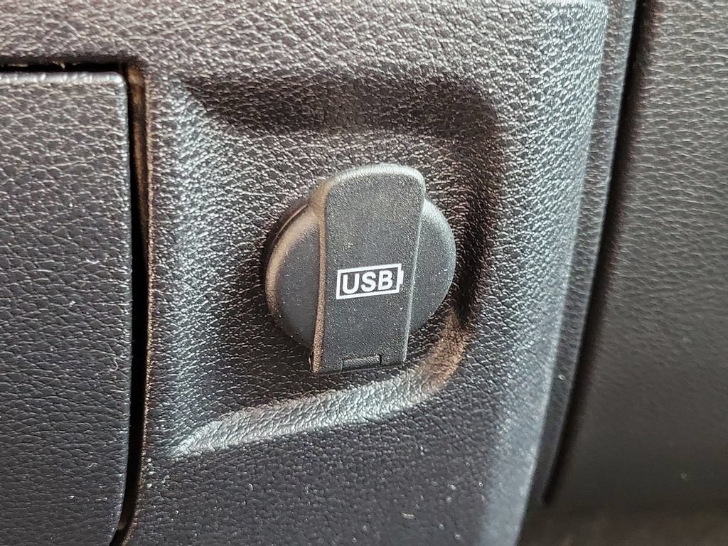 Used 2017 RAM 1500 Classic SLT AWD/4WD image 29