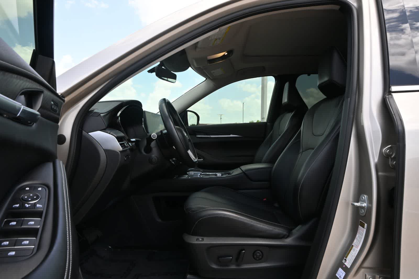 Used 2023 INFINITI QX60 Sensory w/ Cargo Package AWD/4WD image 16