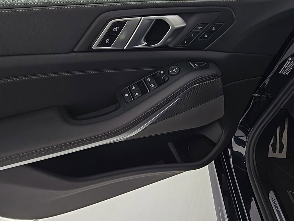 Used 2020 BMW X5 M50i w/ Premium Package image 16