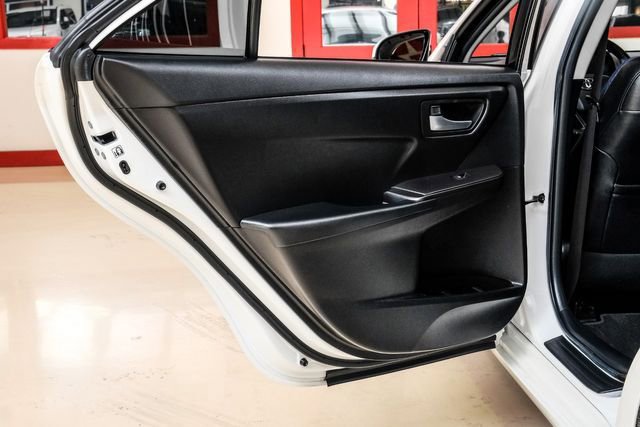 Used 2016 Toyota Camry SE FWD image 40